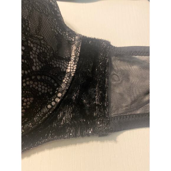 34DD Victoria’s Secret black bra - Picture 4 of 8